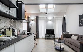 Studio Station With Gallery