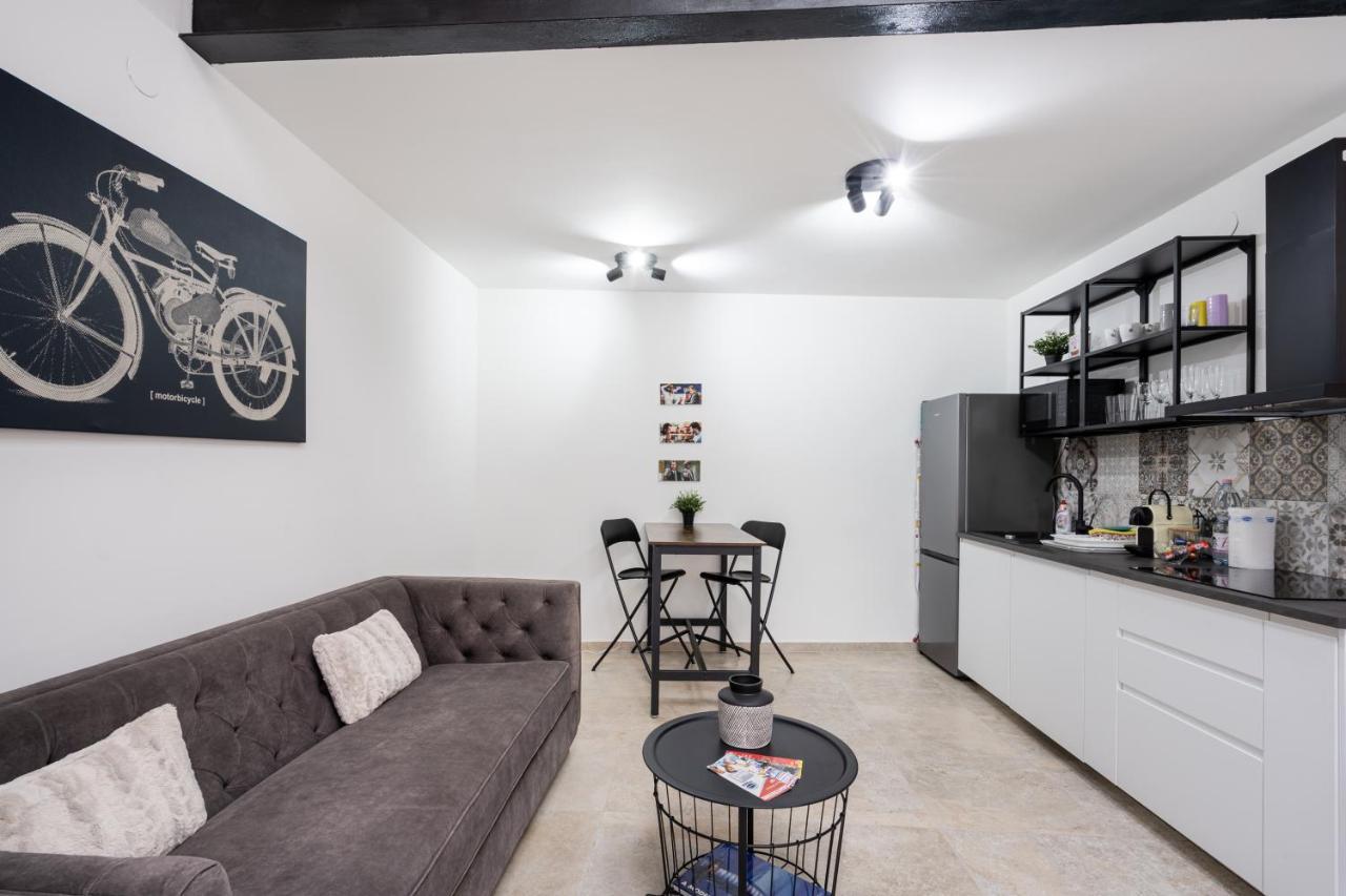 Studio Station With Gallery Budapest Esterno foto