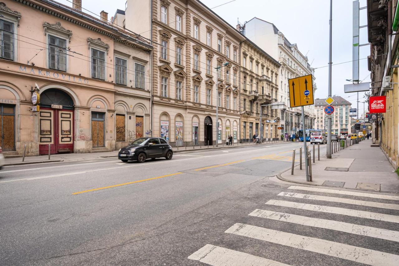 Studio Station With Gallery Budapest Esterno foto